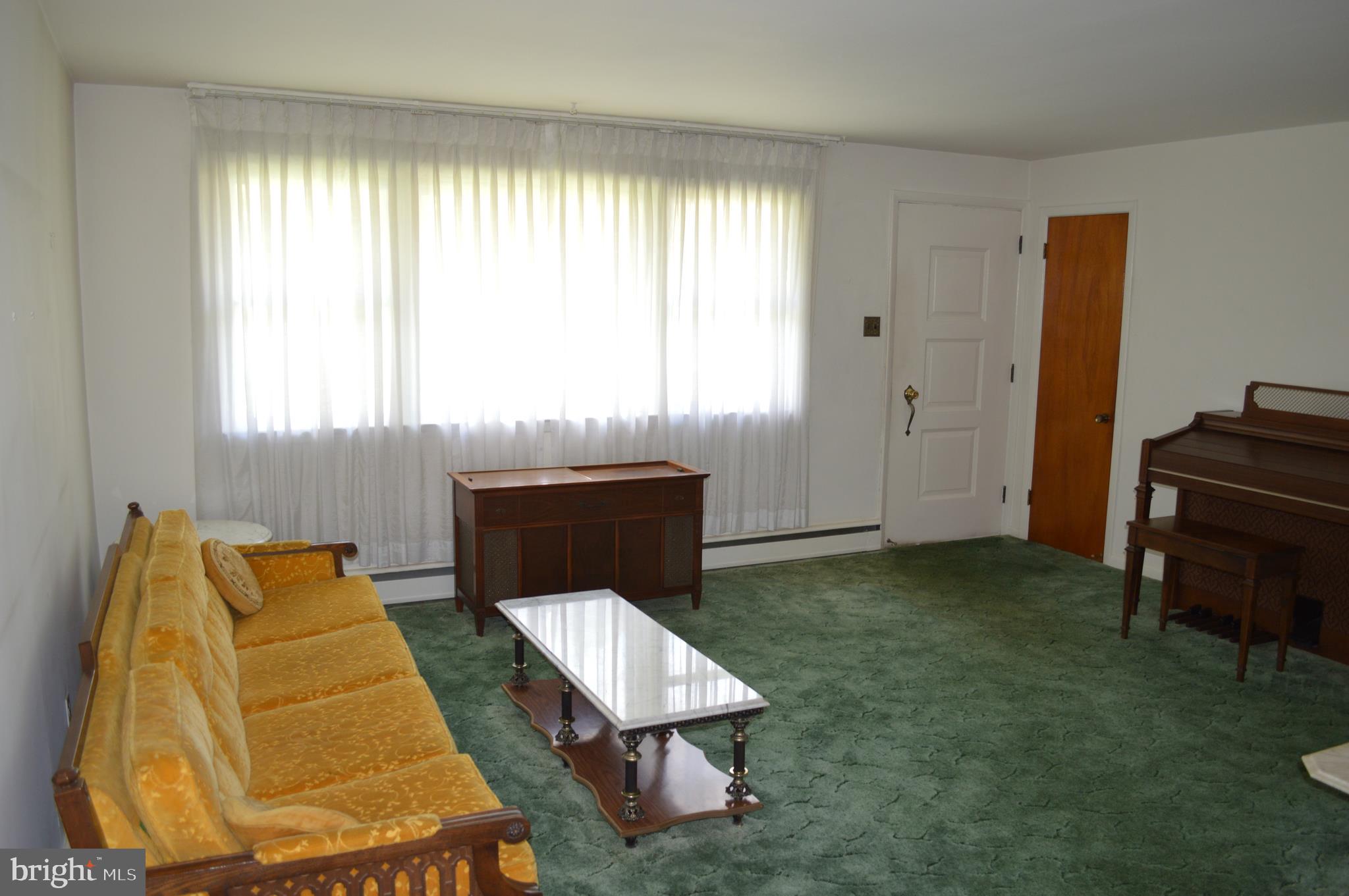 708 Marshall Road Brookhaven, PA 19015 - Photo 6 of 25 Living room view