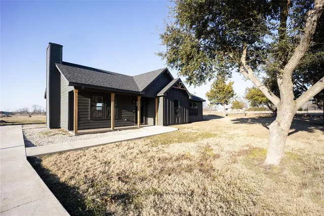 a view of house with yard
