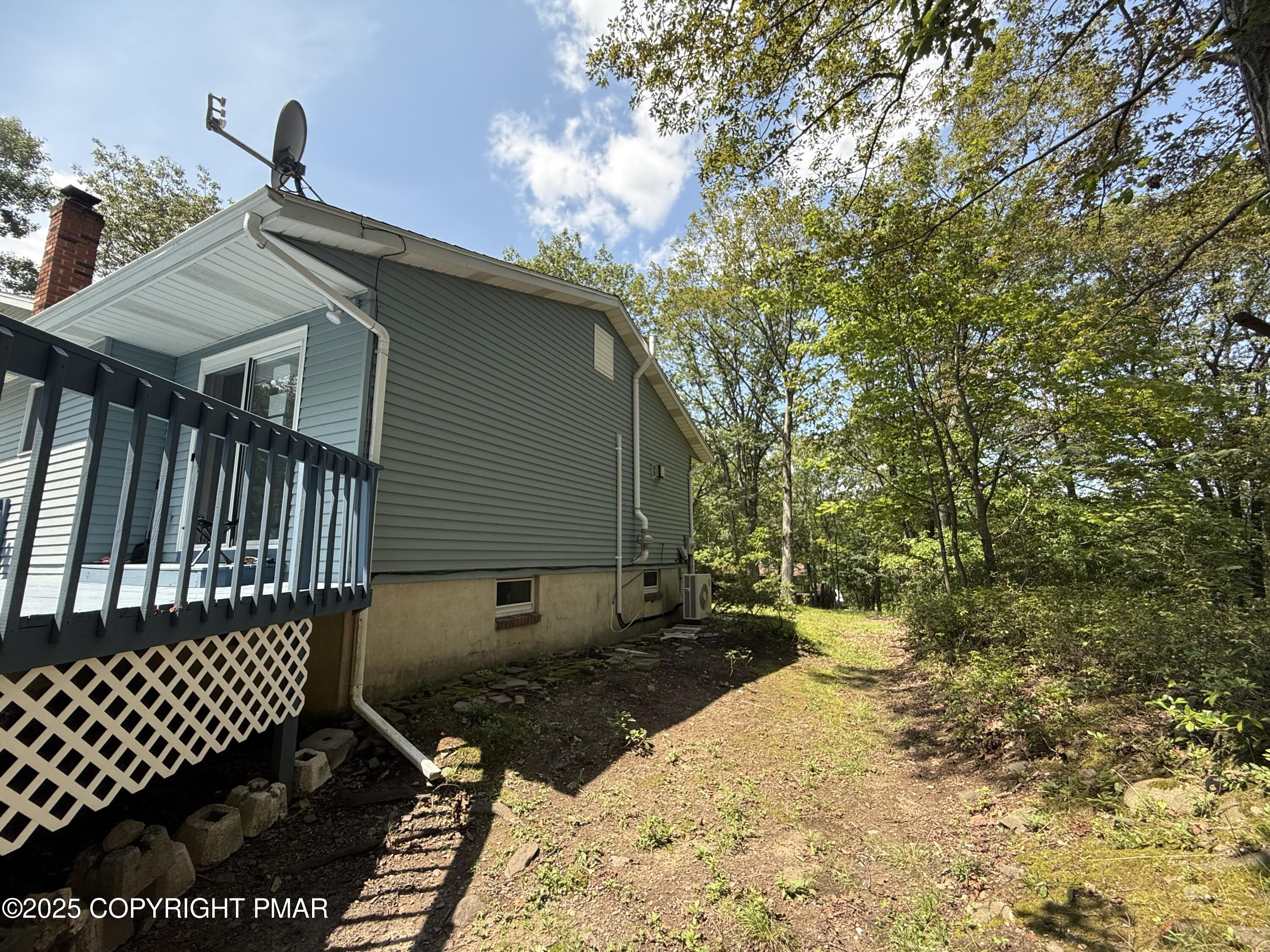 37 Seneca Road Mount Pocono, PA 18344 - Photo 5 of 46 a backyard of a house
