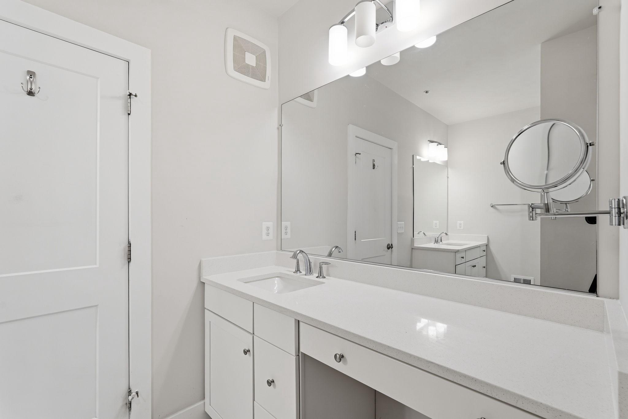 1702 Bandit Loop, Unit 19B Reston, VA 20190 - Photo 15 of 31 Primary bath.