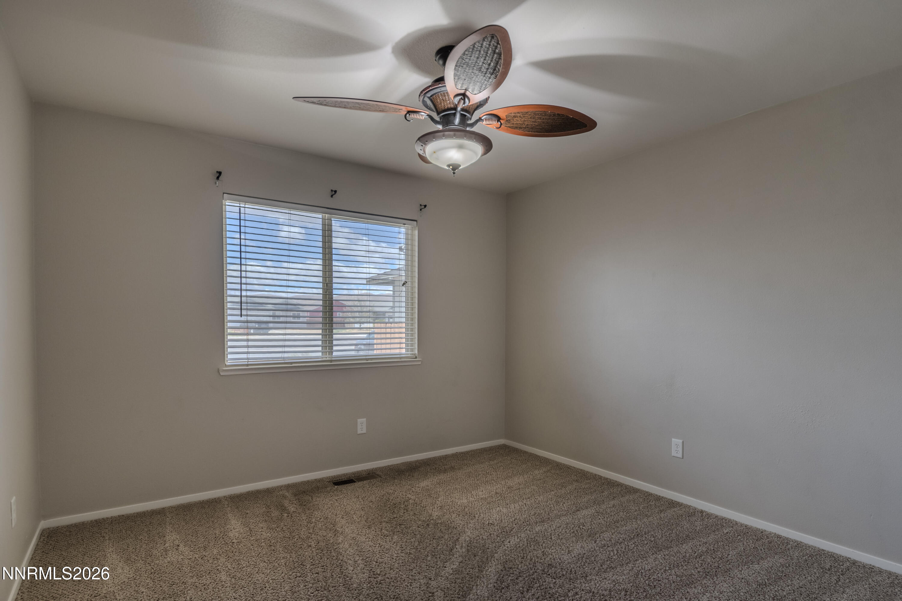 270 Emigrant Way Fernley, NV 89408 - Photo 14 of 29 Emigrant25