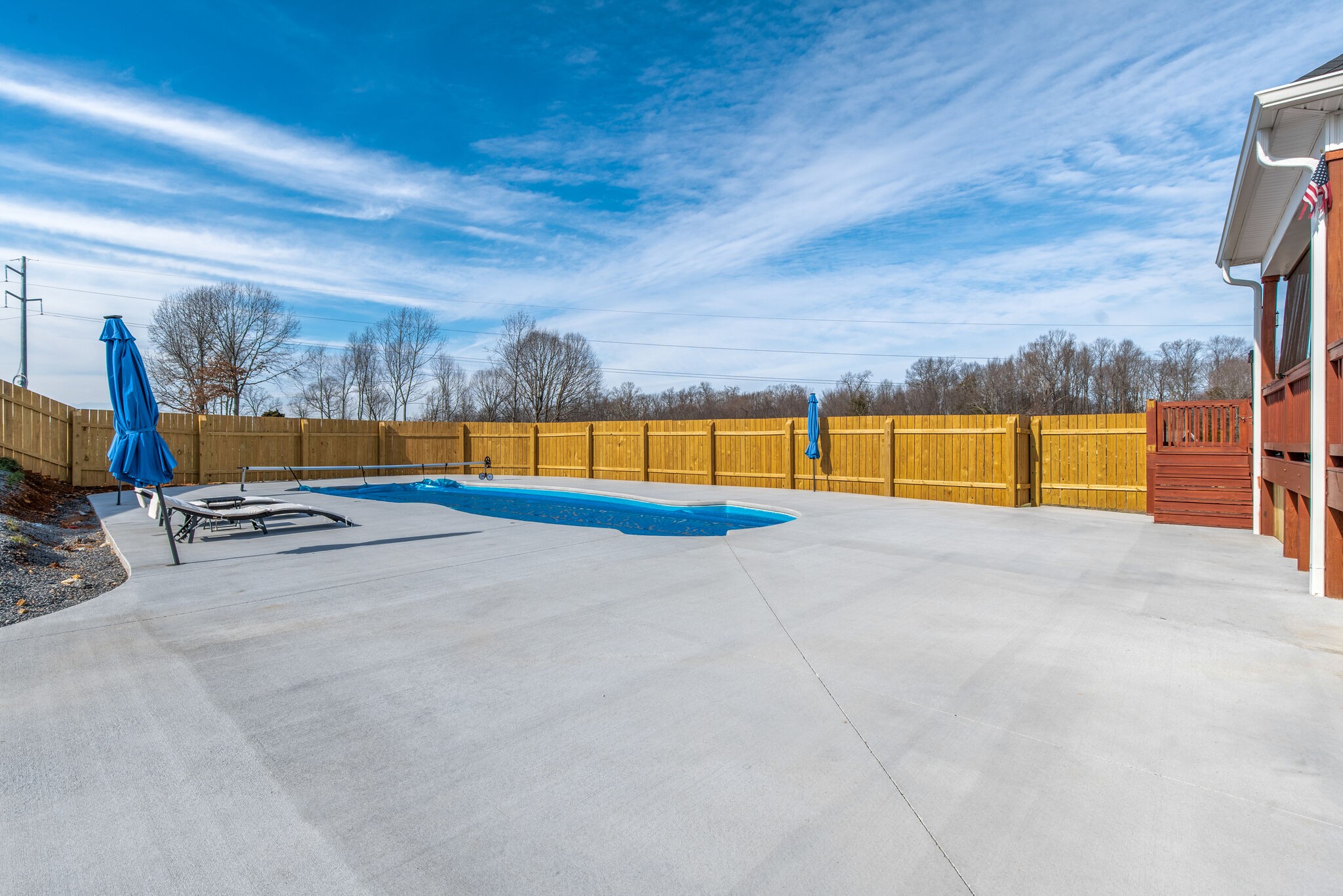 3188 Battle Creek Road Springfield, TN 37172 - Photo 28 of 49 a view of an swimming pool with an outdoor seating