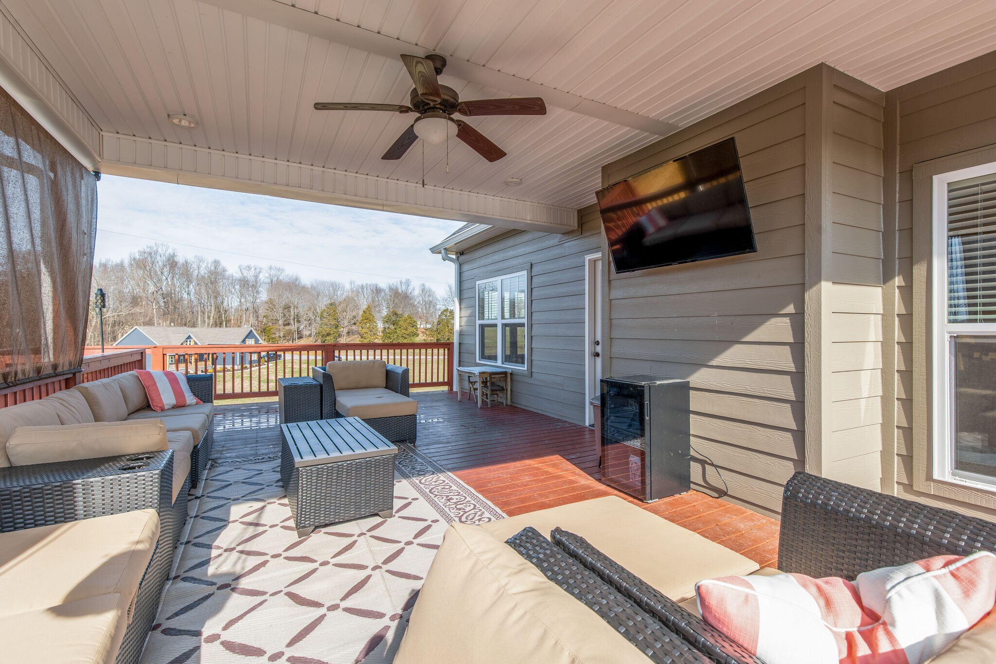3188 Battle Creek Road Springfield, TN 37172 - Photo 31 of 49 a outdoor space with patio the couches and a flat screen tv
