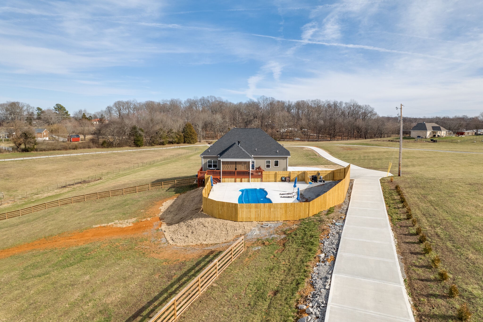 3188 Battle Creek Road Springfield, TN 37172 - Photo 39 of 49 a view of a swimming pool with an ocean view