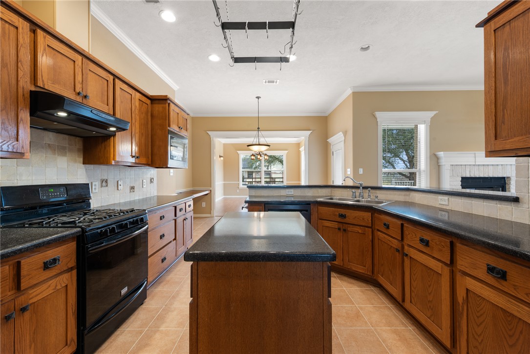 3556 Riata Court Bryan, TX 77808 - Photo 7 of 35