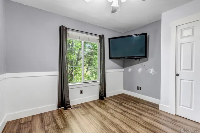 a view of a livingroom with furniture and windows