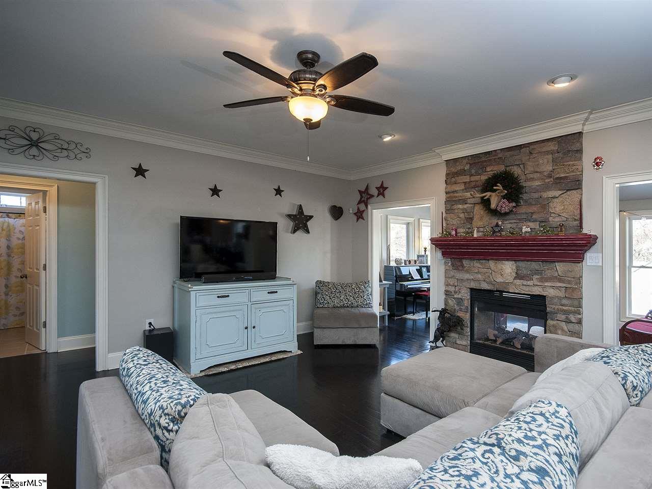 241 Bruce Farm Road Simpsonville, SC 29681 - Photo 7 of 30 Gallery Image 7