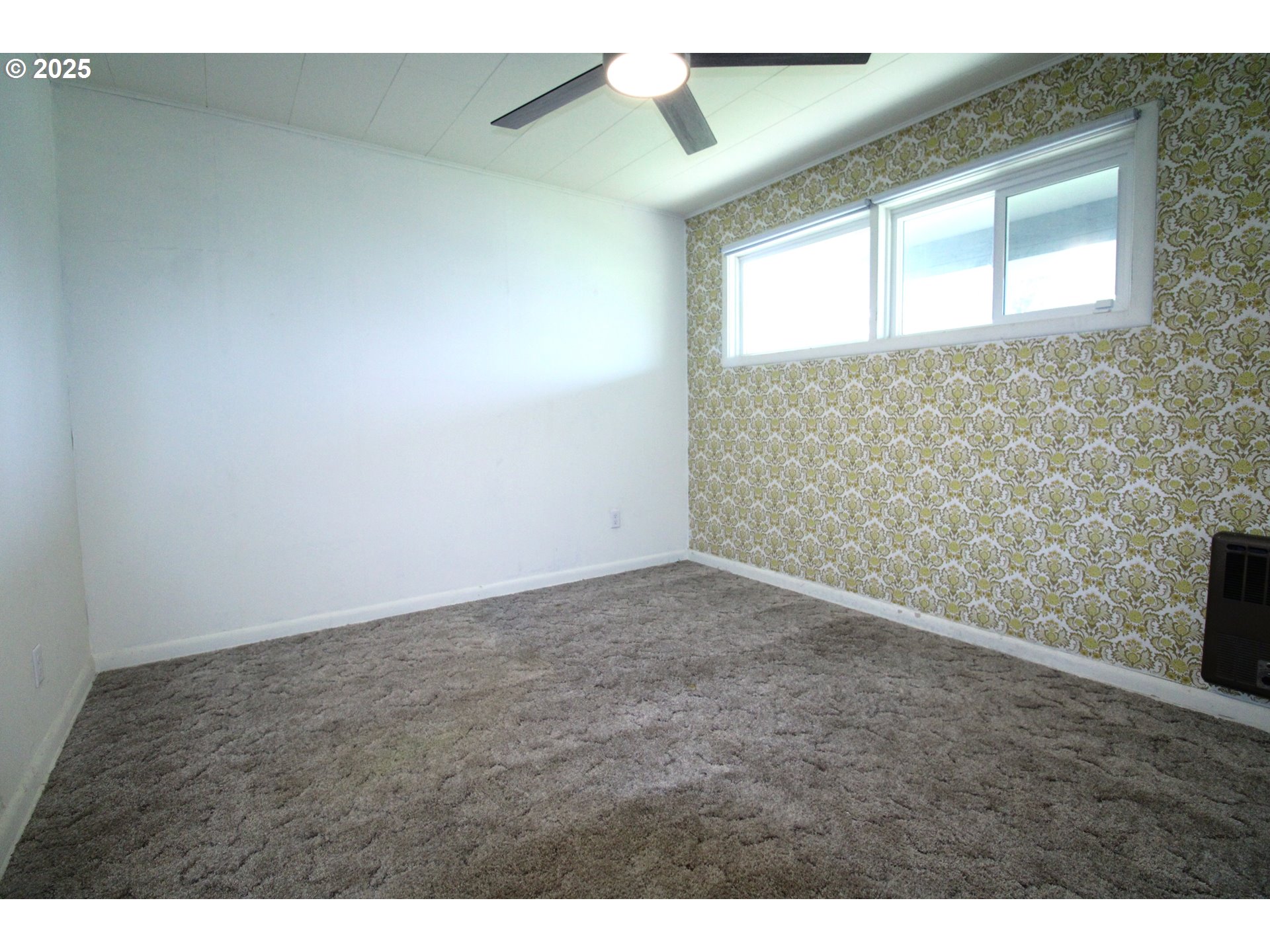 345 14th Street Springfield, OR 97477 - Photo 12 of 23 a view of an empty room and window