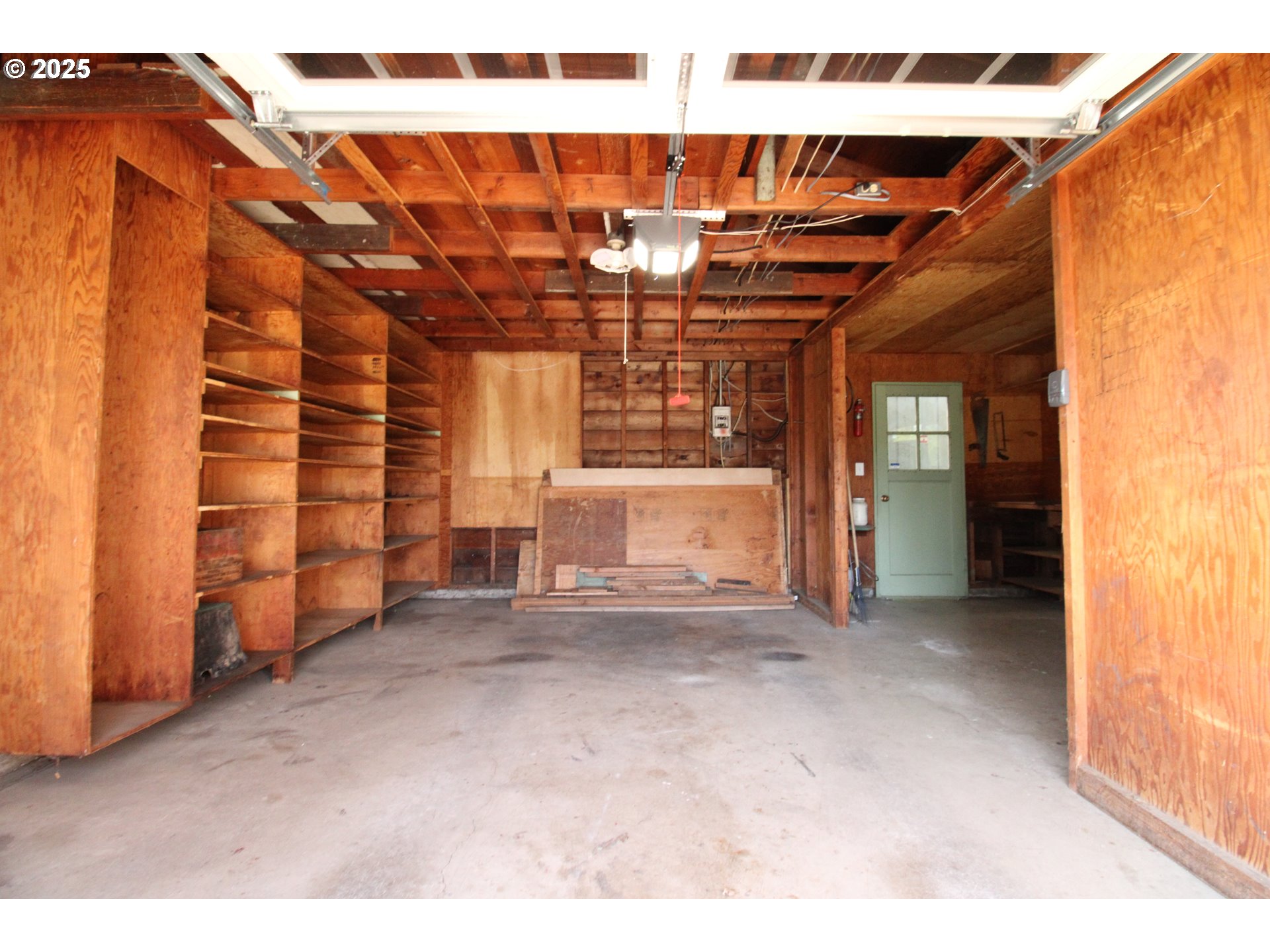 345 14th Street Springfield, OR 97477 - Photo 21 of 23 a view of empty room with window