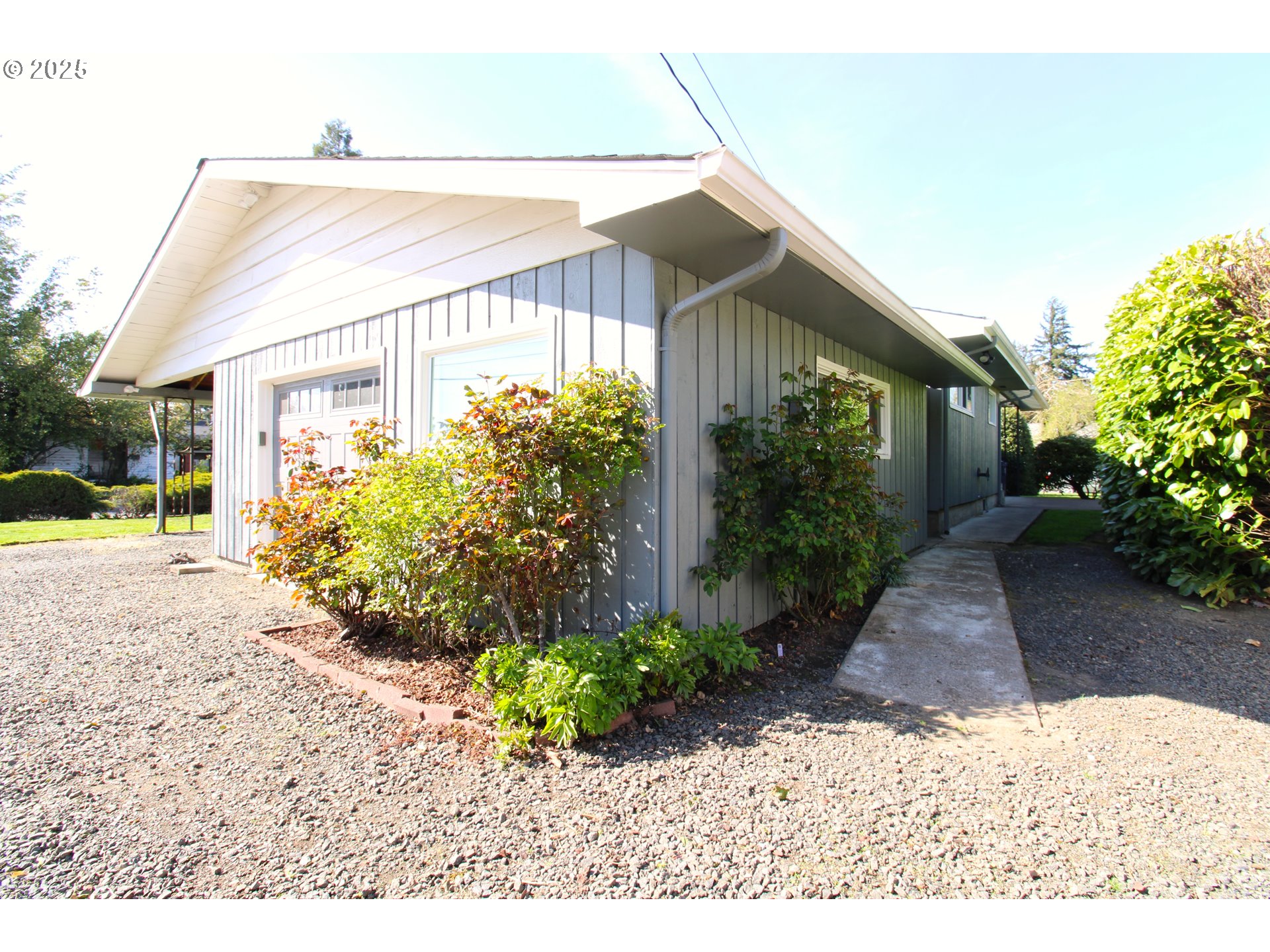 345 14th Street Springfield, OR 97477 - Photo 23 of 23 a house view with a outdoor space