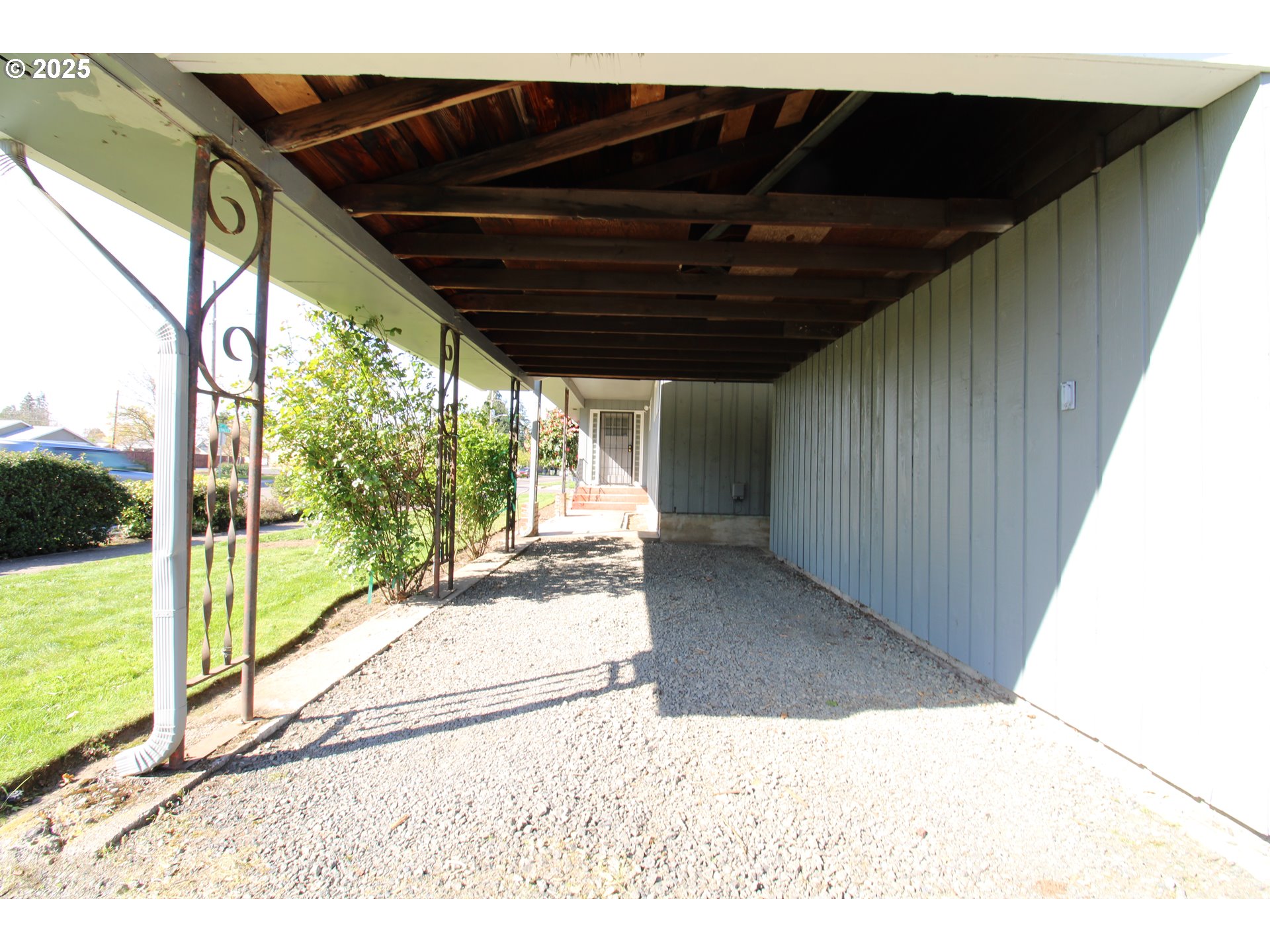 345 14th Street Springfield, OR 97477 - Photo 3 of 23 a view of a porch