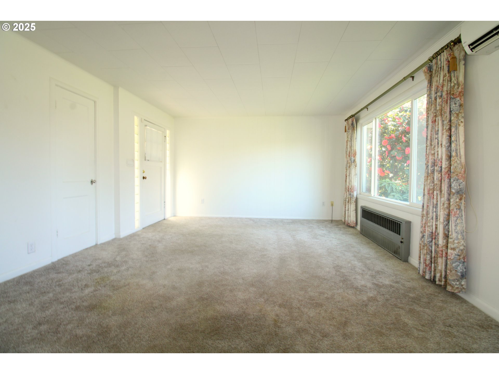 345 14th Street Springfield, OR 97477 - Photo 9 of 23 a view of an empty room and window