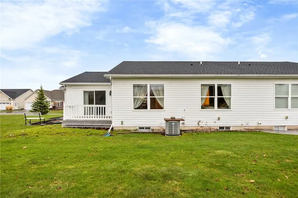 $299,900 | 27 Kirkdale Circle, Greece, NY 14612