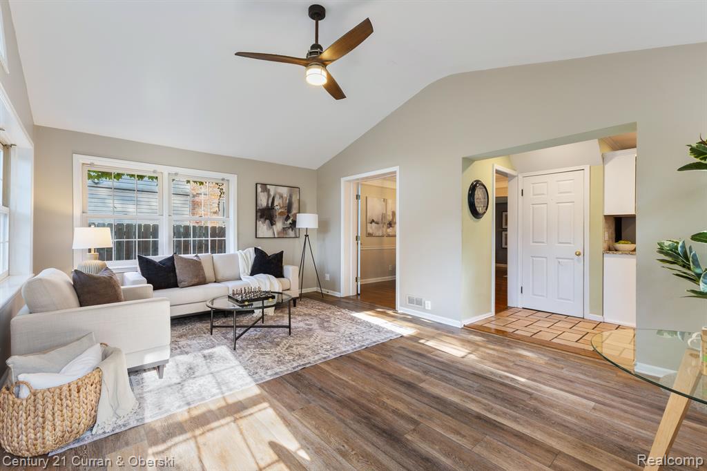 427 Maison Road Grosse Pointe, MI 48236 - Photo 13 of 37