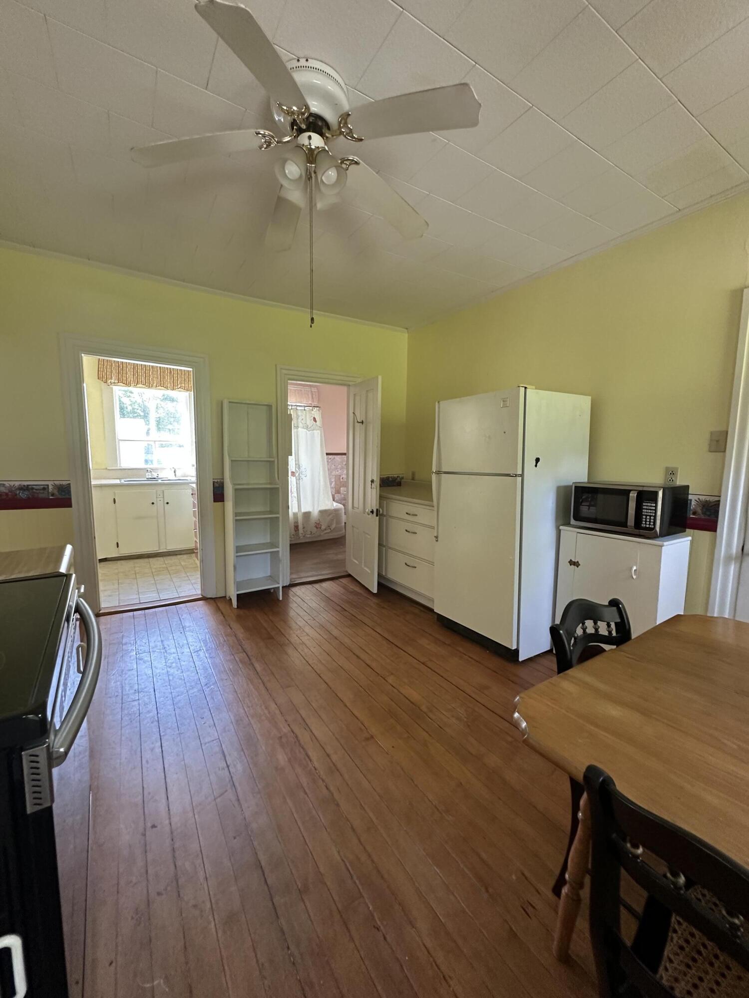 24 Old Rte One Waldoboro, ME 04572 - Photo 8 of 40