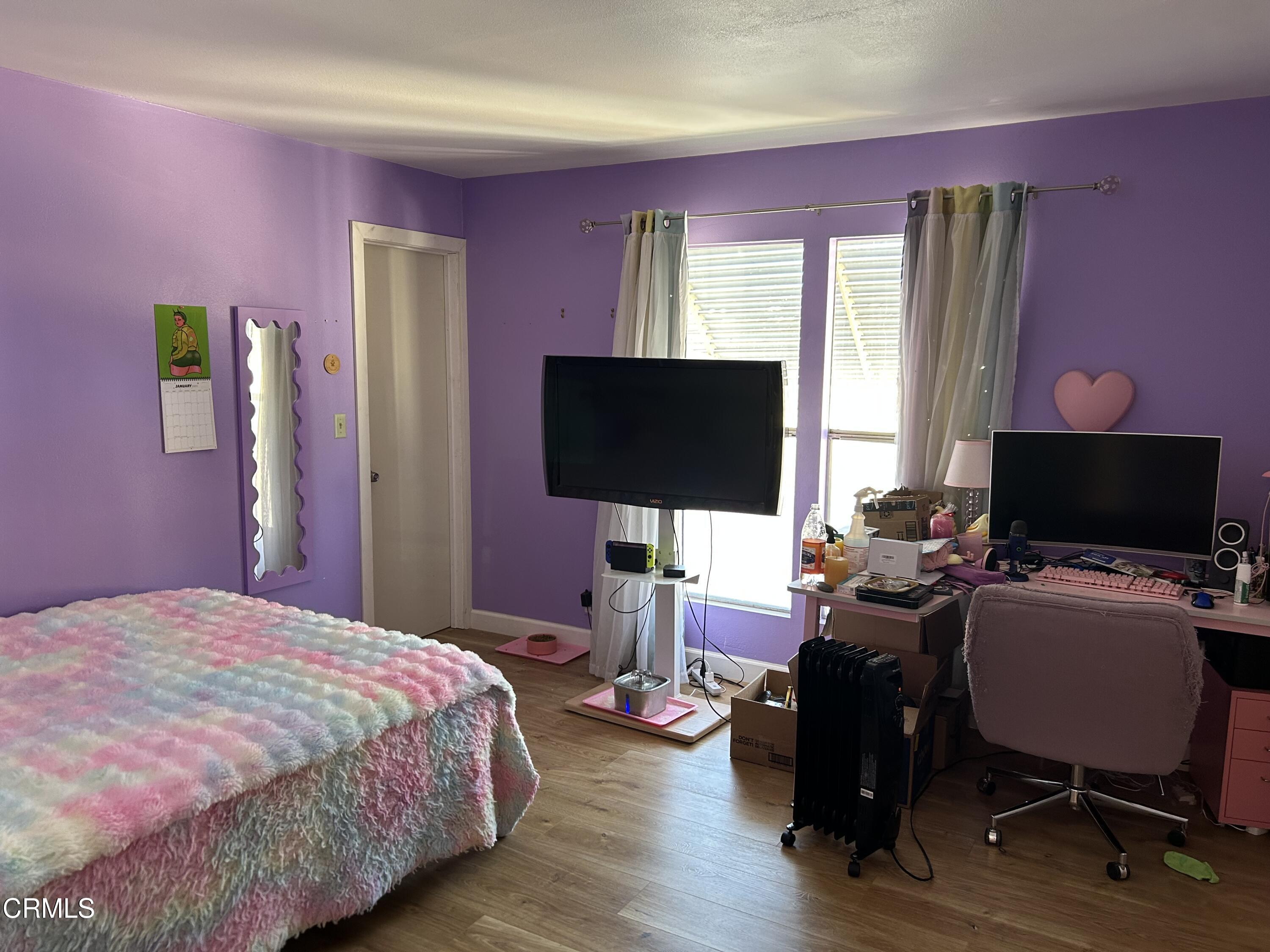 142 Geranium Way, Unit 142 Ventura, CA 93004 - Photo 13 of 23 a bedroom with a workspace