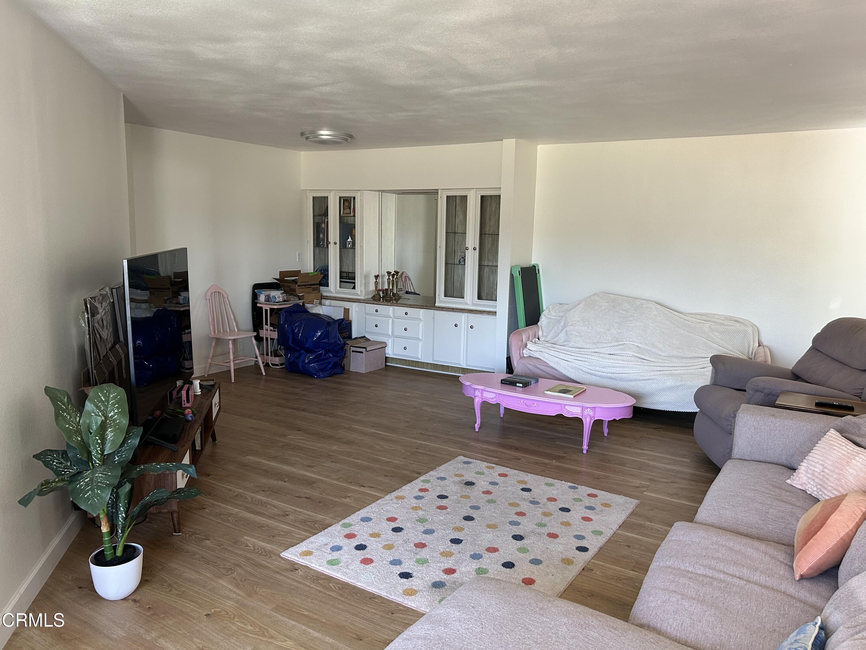 142 Geranium Way, Unit 142 Ventura, CA 93004 - Photo 3 of 23 a living room with furniture and a couch