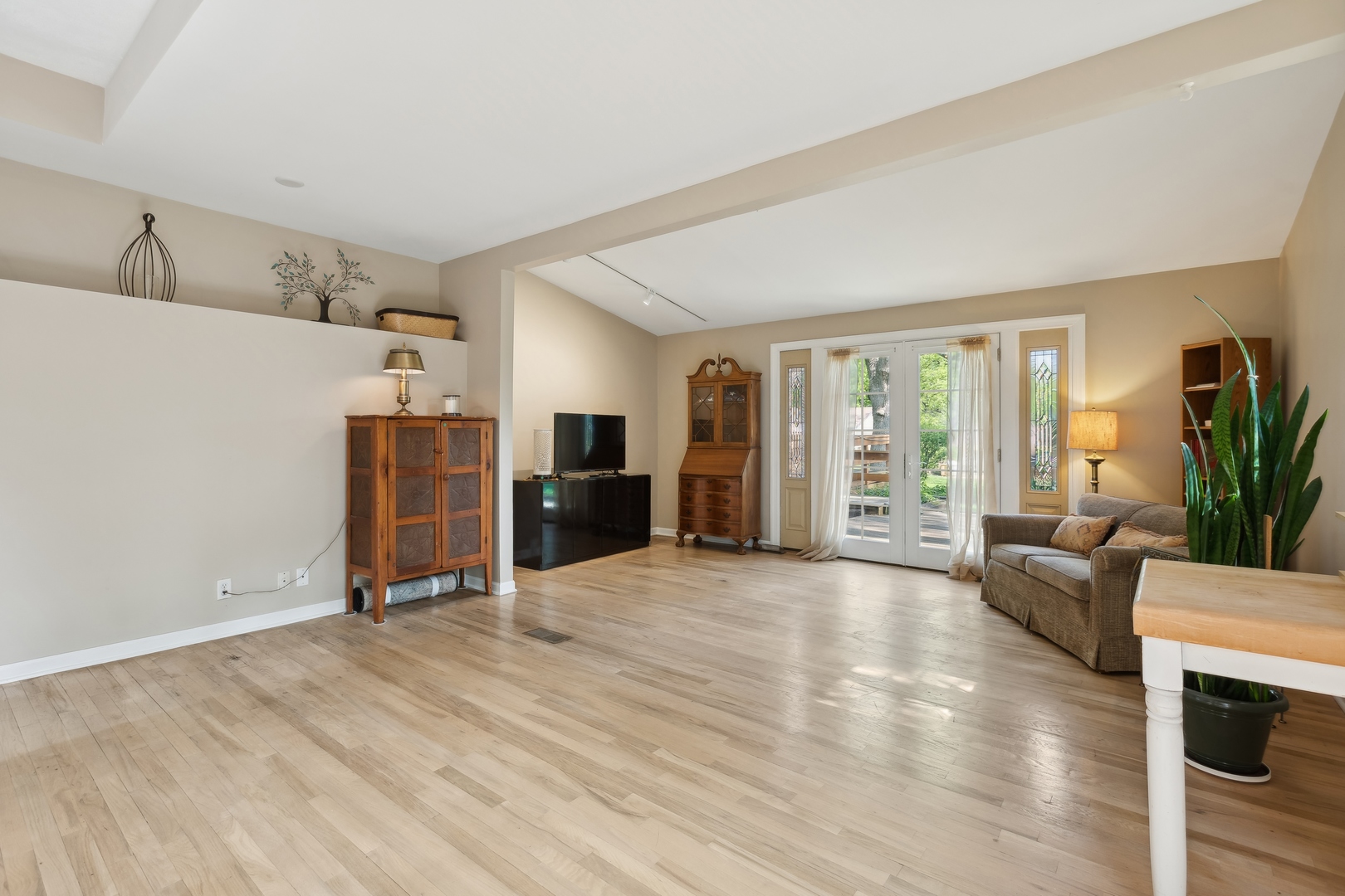 21368 West Pepper Road Lake Zurich, IL 60047 - Photo 4 of 24 a view of livingroom with furniture and ceiling fan