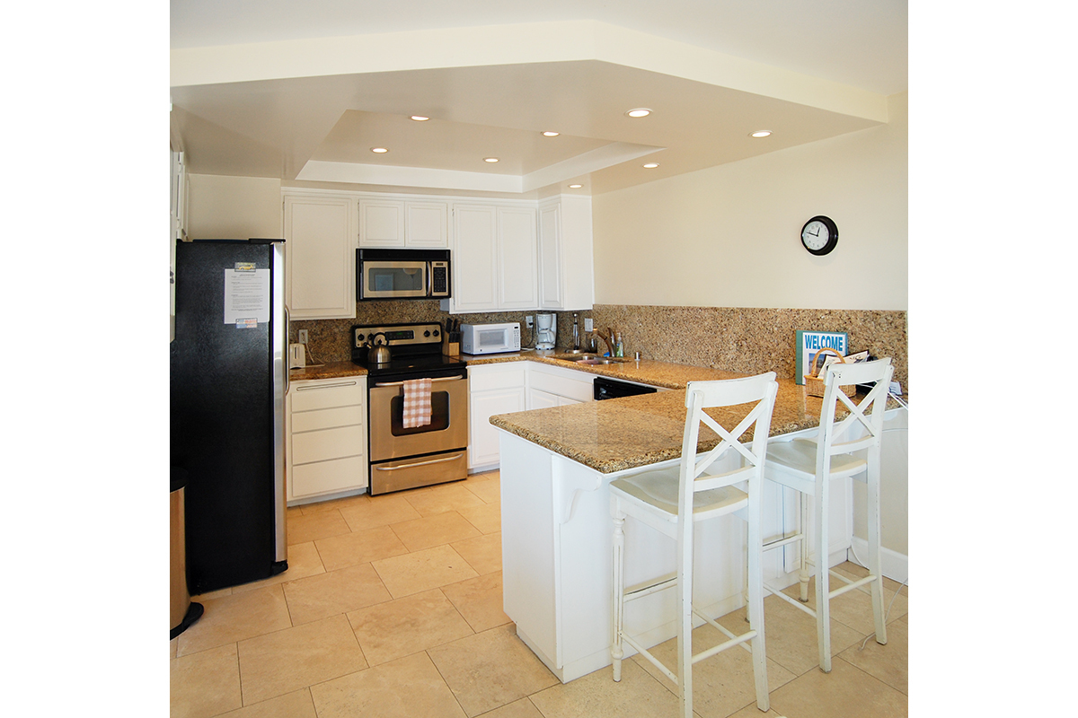 4825 Sandyland Road, Unit 4 Carpinteria, CA 93013 - Photo 4 of 13 Beautifully remodeled granite kitchen