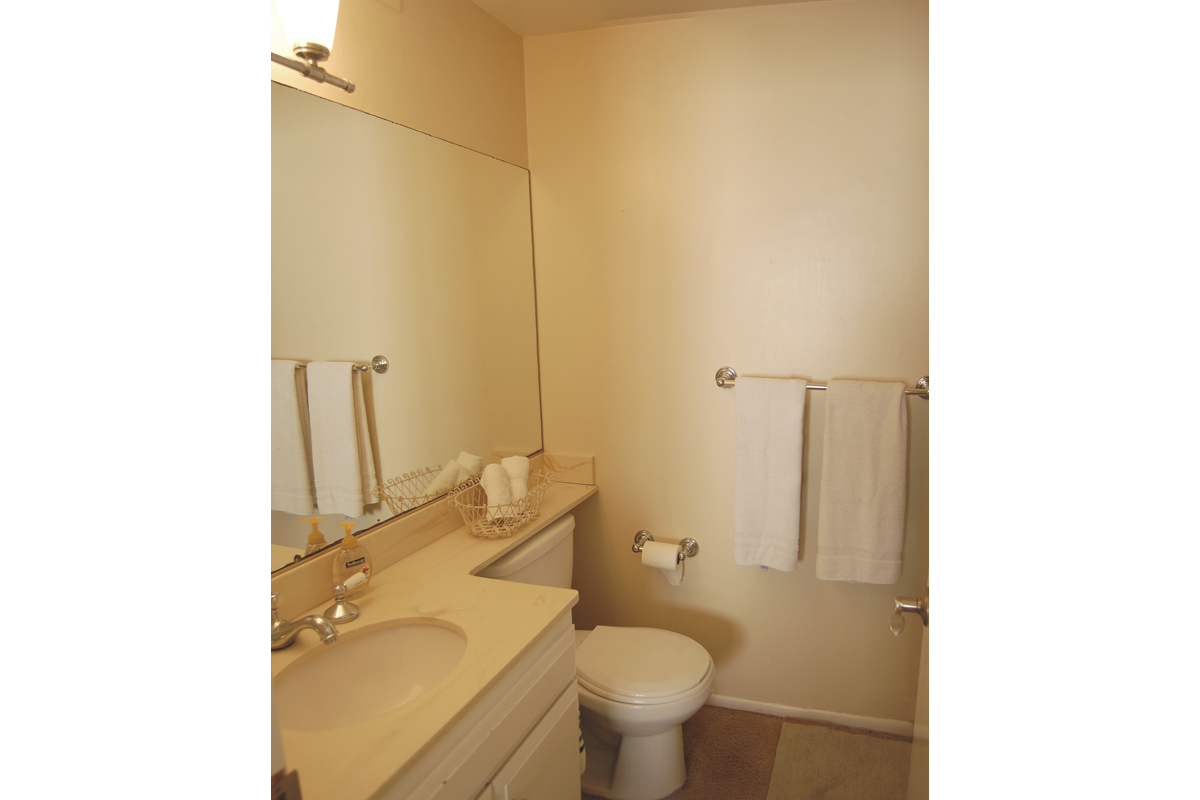 4825 Sandyland Road, Unit 4 Carpinteria, CA 93013 - Photo 8 of 13 Master bathroom