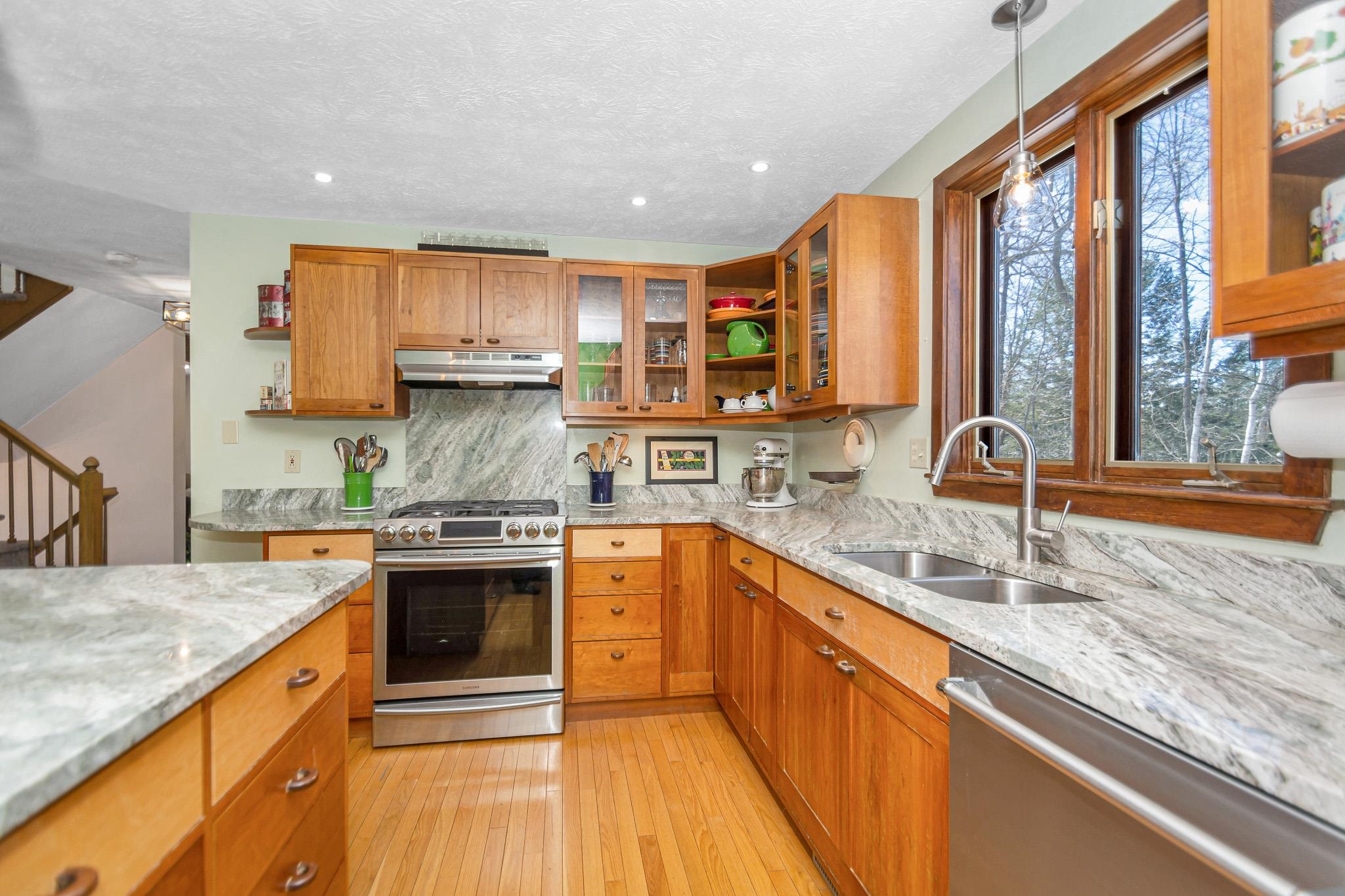 3 Kevin Road Nashua, NH 03062 - Photo 11 of 40
