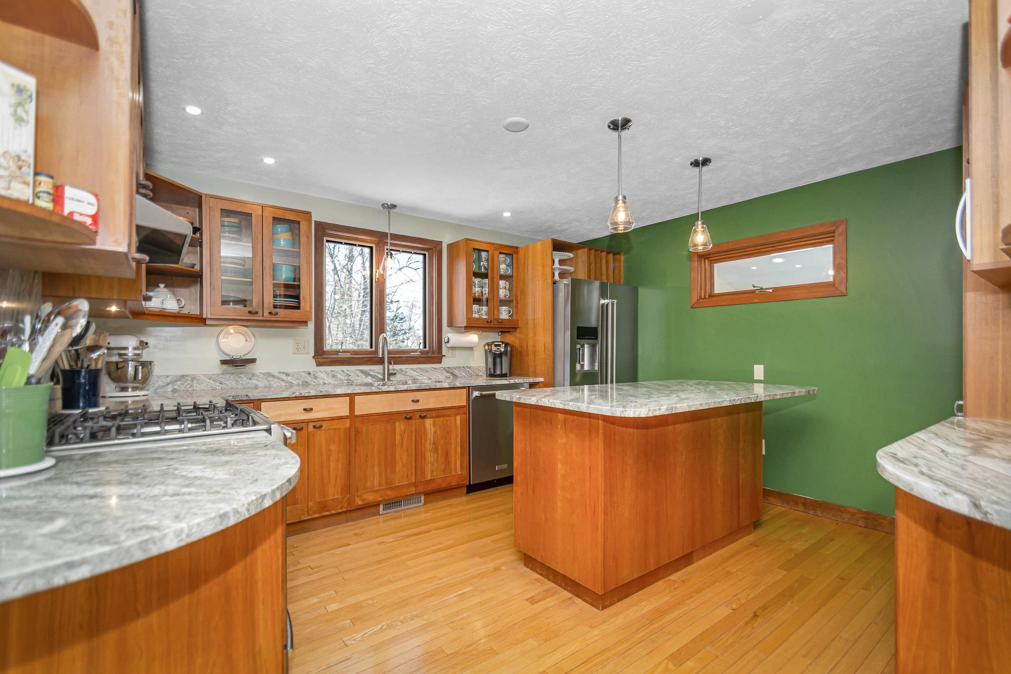 3 Kevin Road Nashua, NH 03062 - Photo 8 of 40