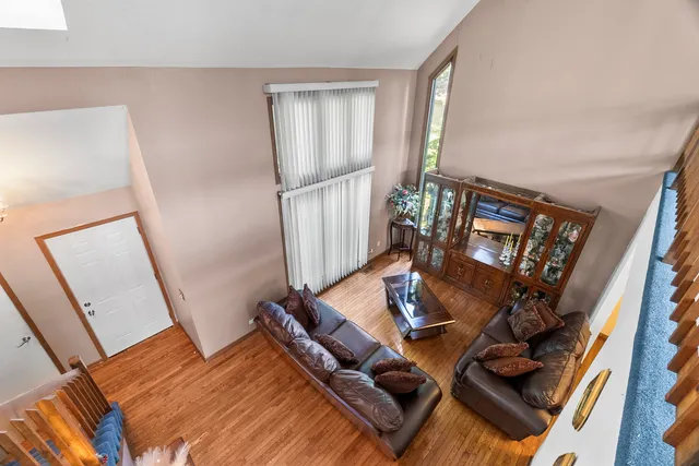 $389,000 | 211 North Oltendorf Road, Streamwood, IL 60107