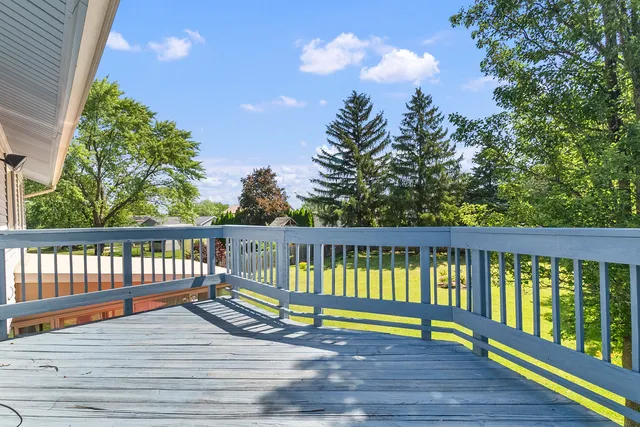 $389,000 | 211 North Oltendorf Road, Streamwood, IL 60107