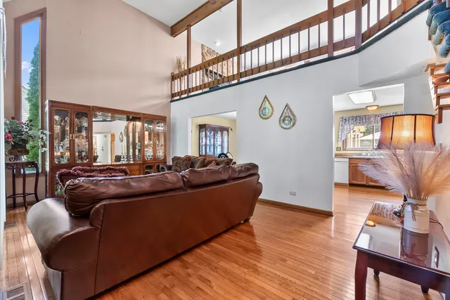 $389,000 | 211 North Oltendorf Road, Streamwood, IL 60107