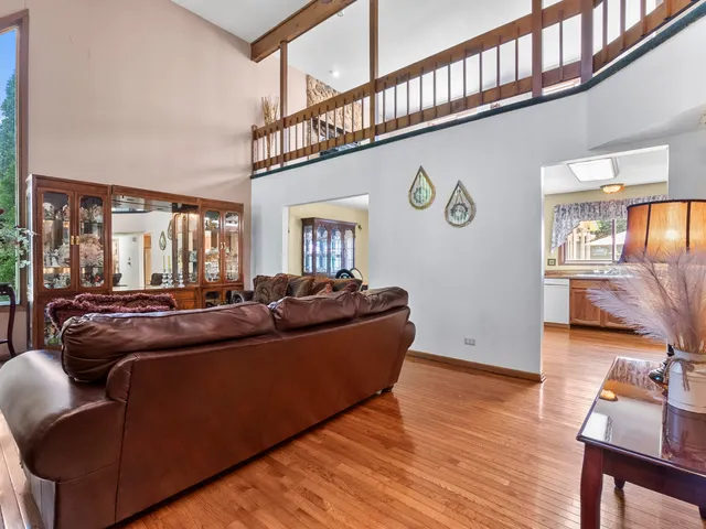 $389,000 | 211 North Oltendorf Road, Streamwood, IL 60107