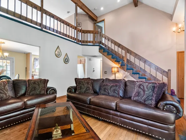 $389,000 | 211 North Oltendorf Road, Streamwood, IL 60107