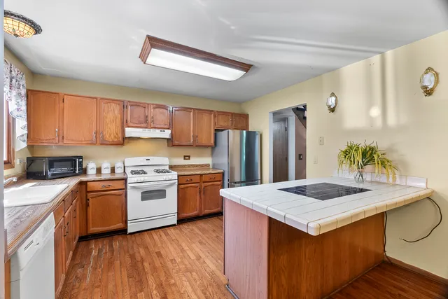 $389,000 | 211 North Oltendorf Road, Streamwood, IL 60107