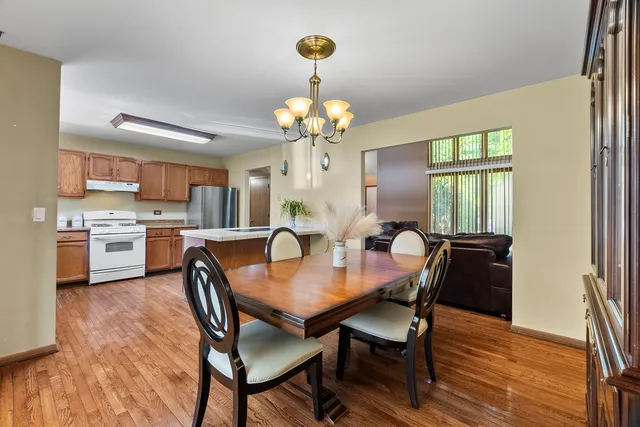 $389,000 | 211 North Oltendorf Road, Streamwood, IL 60107