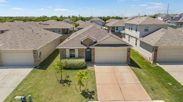 $2,000 | 116 Fair Anne Drive, Georgetown, TX 78626