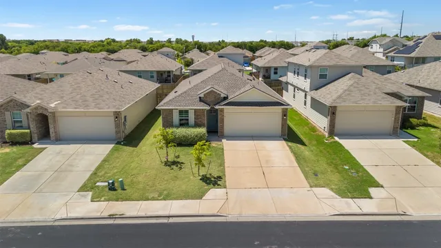 $2,000 | 116 Fair Anne Drive, Georgetown, TX 78626