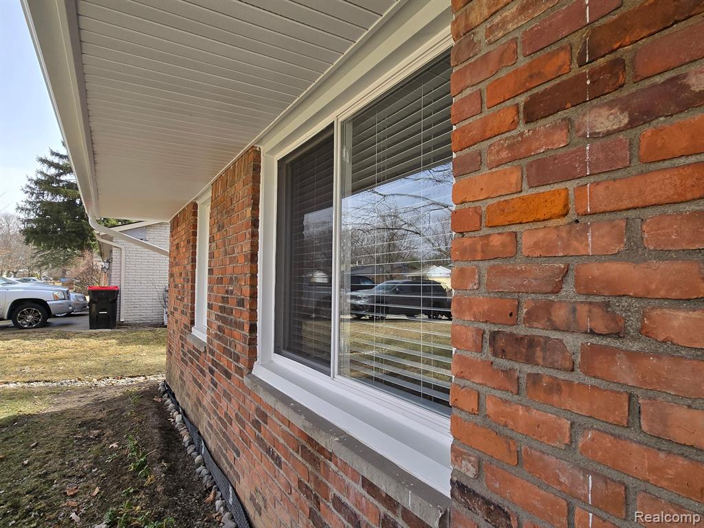 30063 Rambling Road Southfield, MI 48076 - Photo 2 of 31