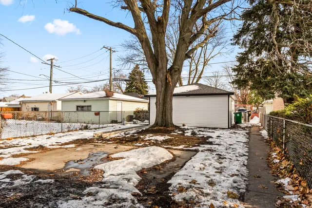 $300,000 | 3605 South Harvey Avenue, Berwyn, IL 60402