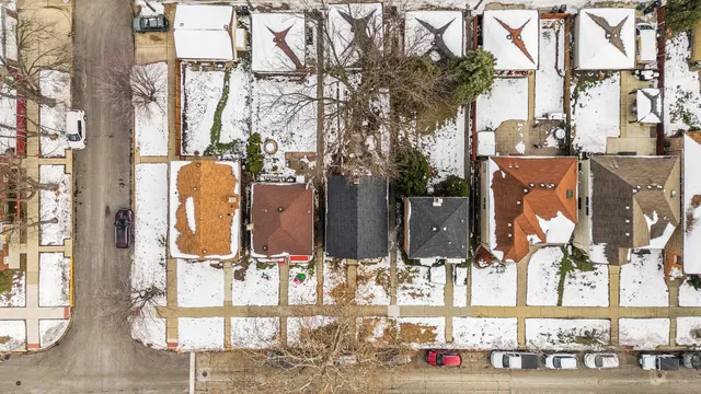 $300,000 | 3605 South Harvey Avenue, Berwyn, IL 60402