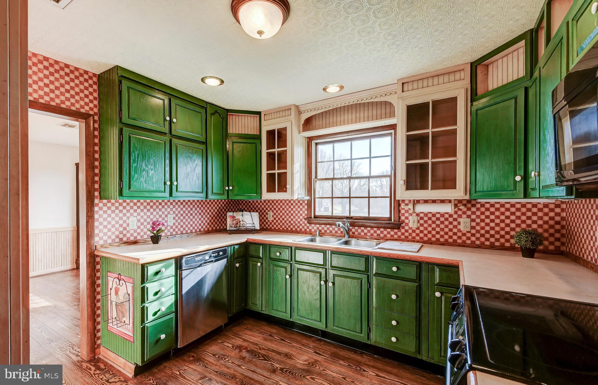 9 West McKinley Road Delta, PA 17314 - Photo 14 of 40 Plenty of Cabinet Space in updated kitchen
