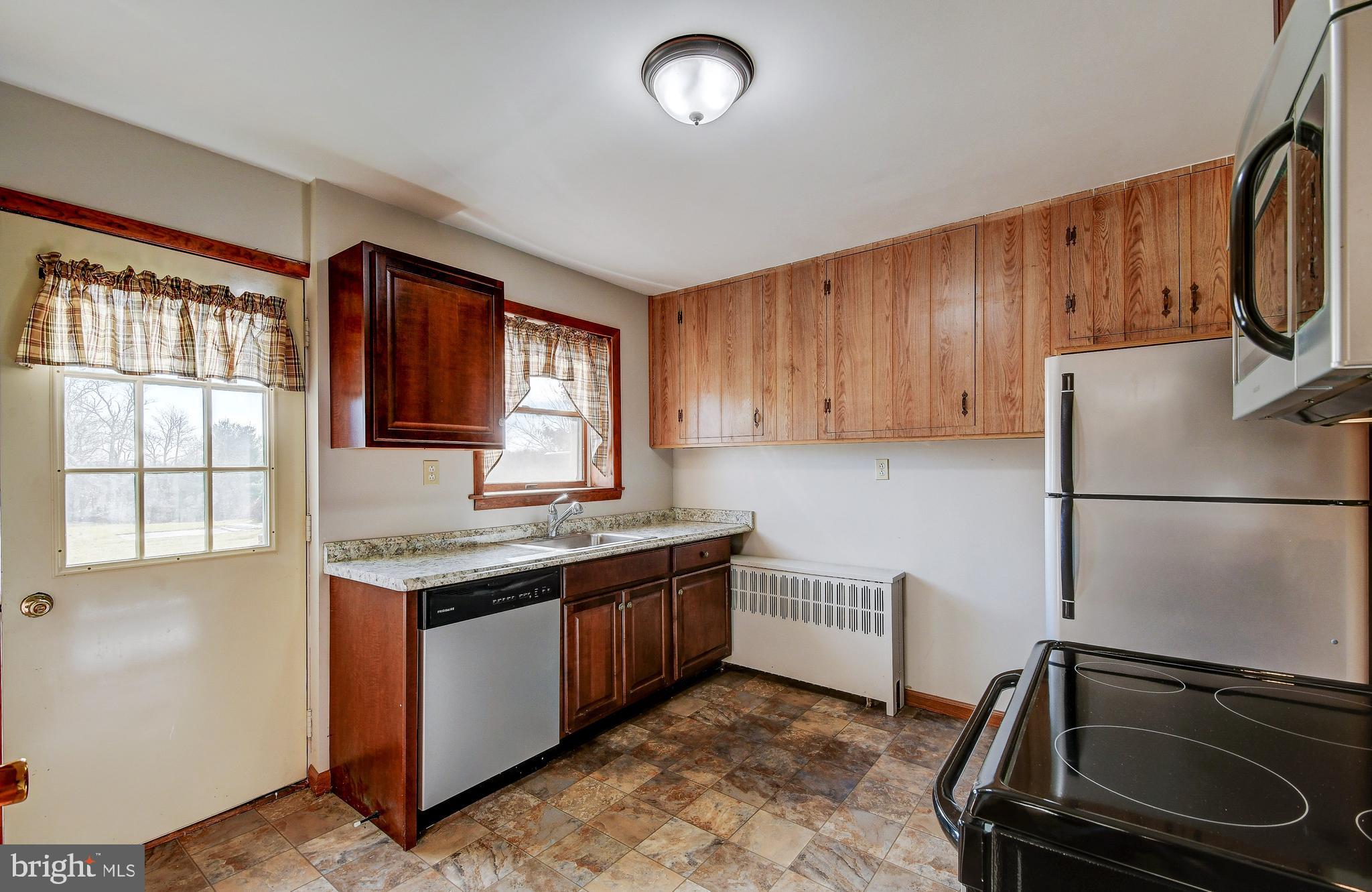 9 West McKinley Road Delta, PA 17314 - Photo 25 of 40 Lower Level Full kitchen