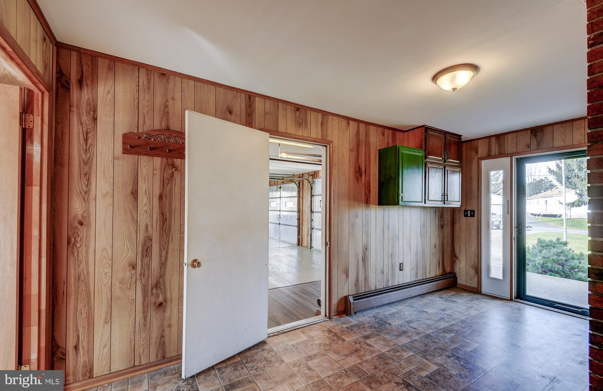 9 West McKinley Road Delta, PA 17314 - Photo 29 of 40 Main Level Breezeway/Mud Room