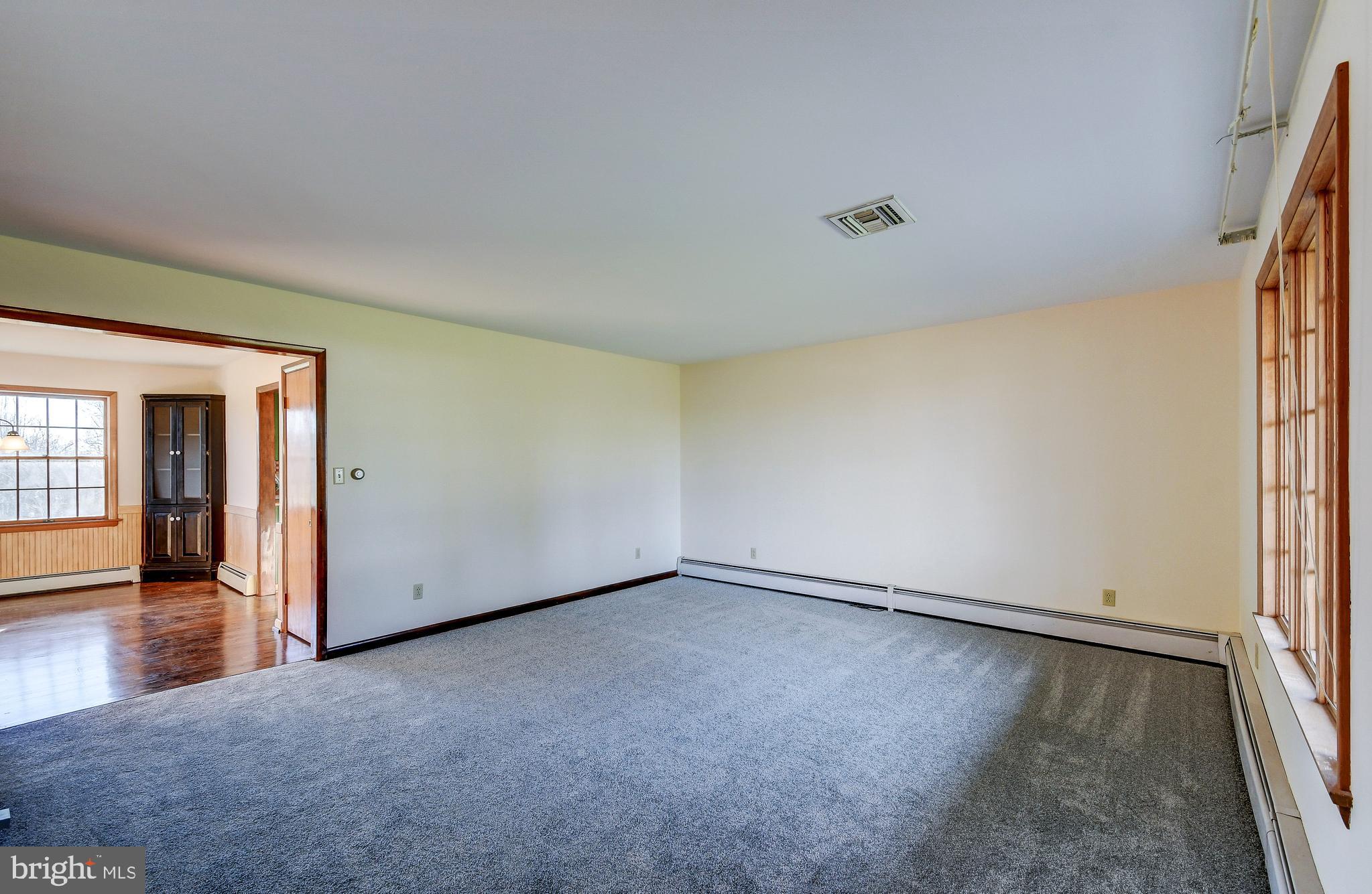 9 West McKinley Road Delta, PA 17314 - Photo 5 of 40 New Carpet in Living Room