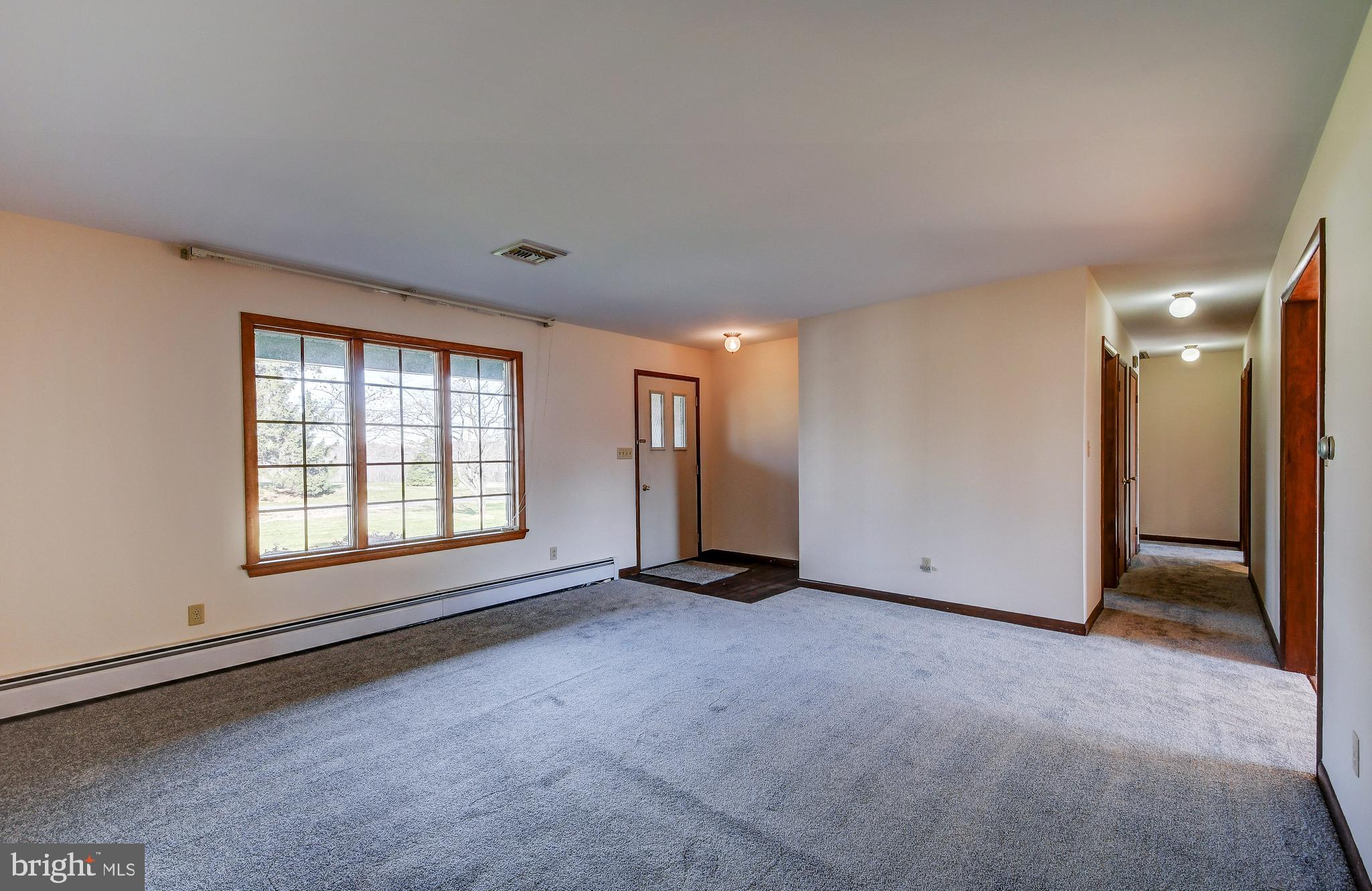 9 West McKinley Road Delta, PA 17314 - Photo 7 of 40 Living Room
