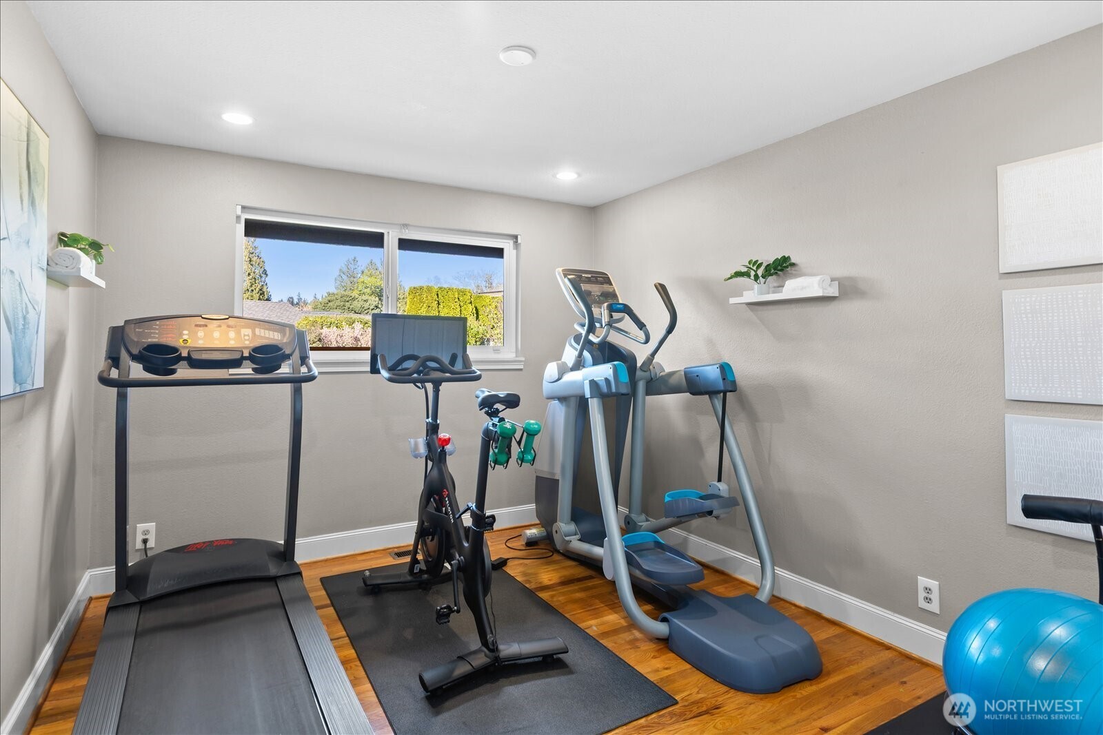 831 Northstream Lane Edmonds, WA 98020 - Photo 29 of 40 a room with gym equipment and windows