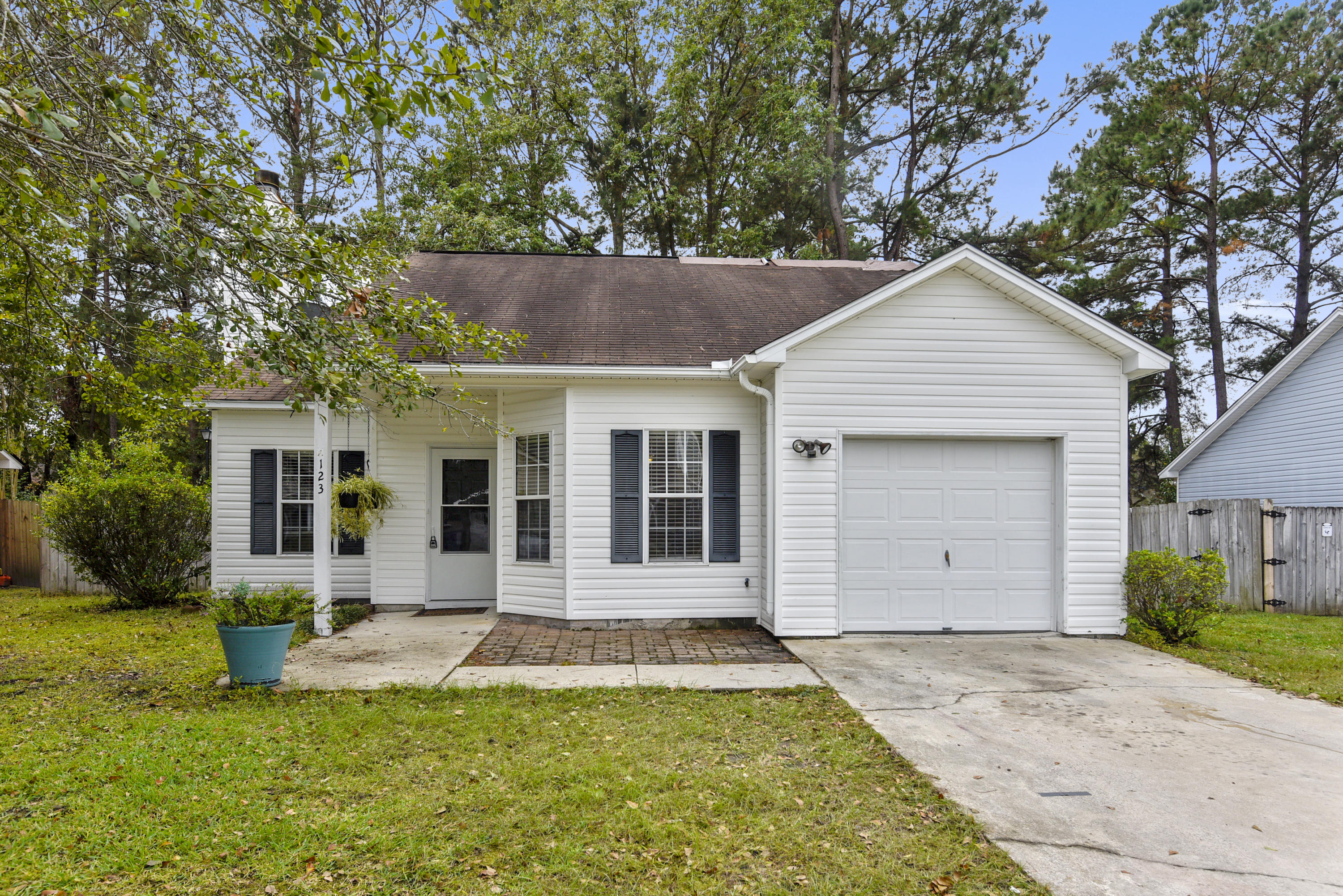 Exterior-Front Elevation-DSC8574