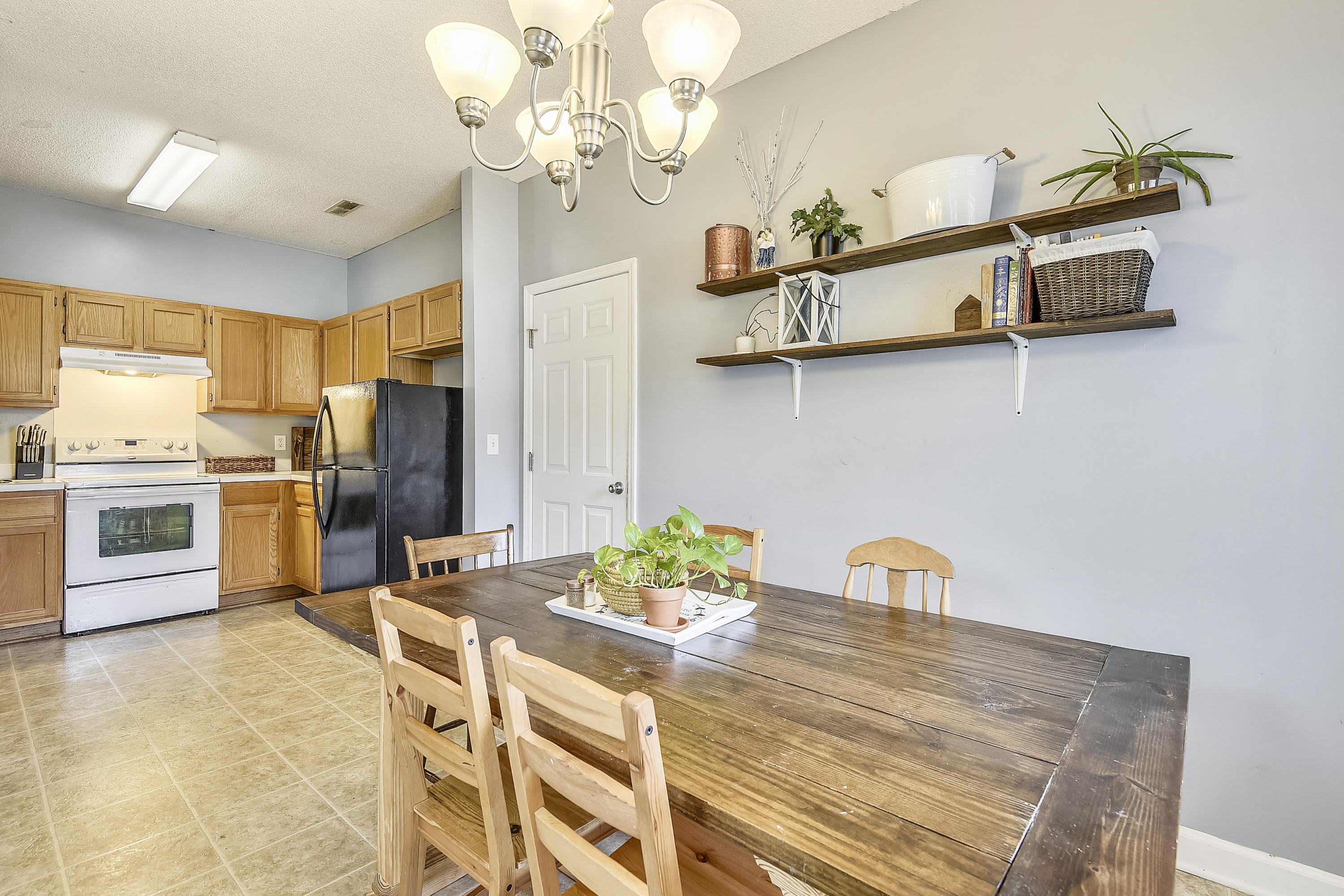 123 Coventry Road Summerville, SC 29486 - Photo 11 of 33 Main Level-Dining Room-DSC8536