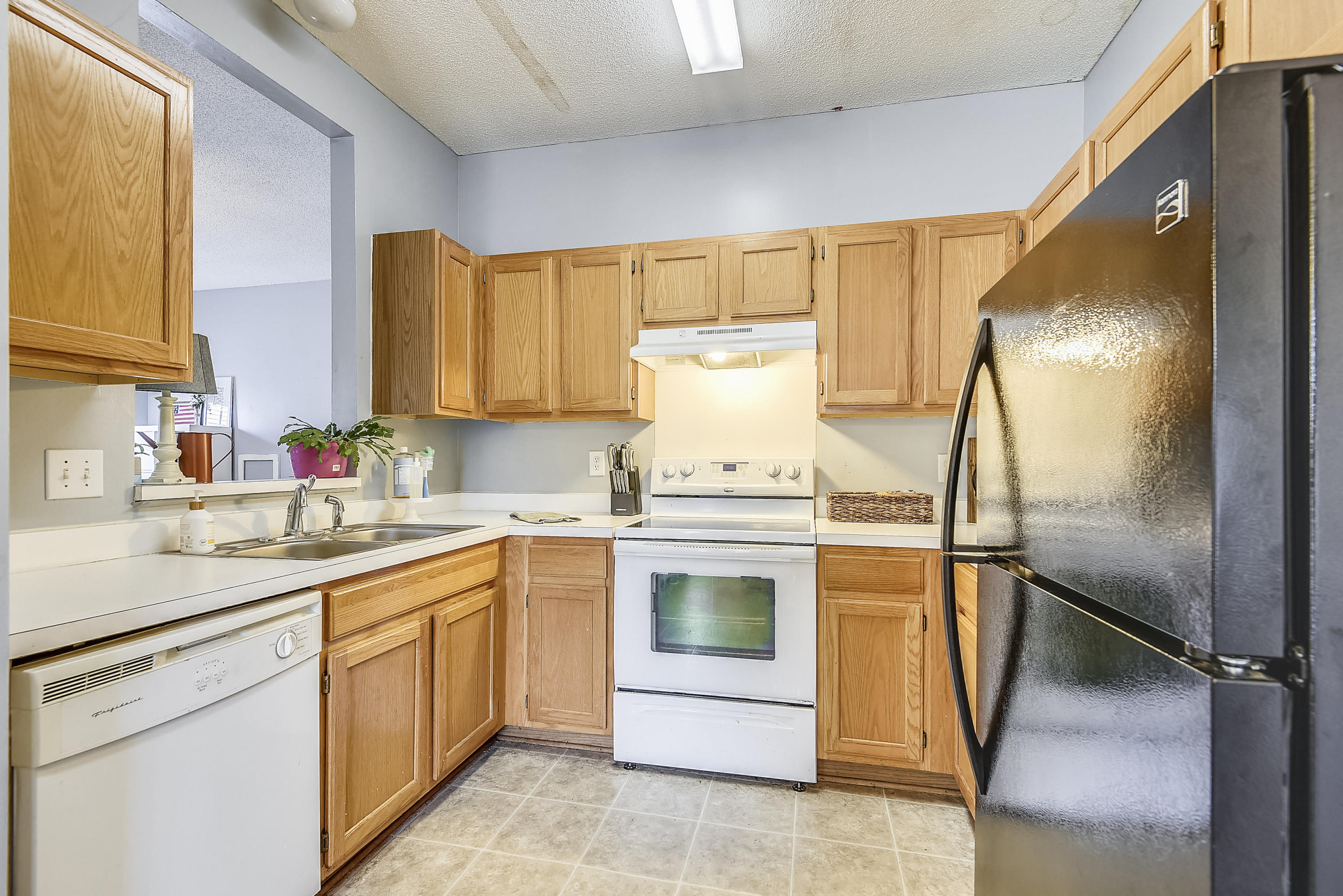 123 Coventry Road Summerville, SC 29486 - Photo 13 of 33 Main Level-Kitchen-DSC8521