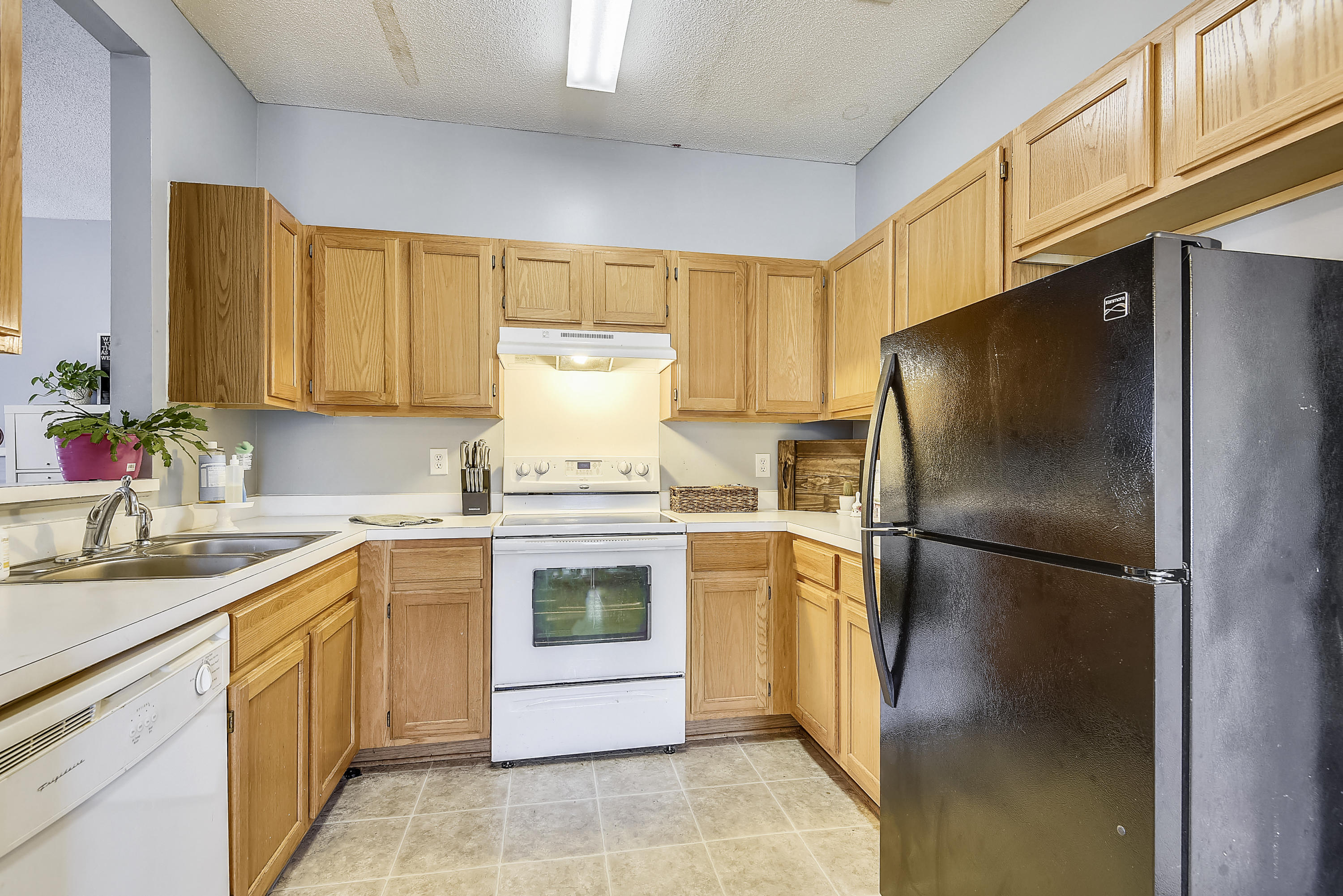 123 Coventry Road Summerville, SC 29486 - Photo 14 of 33 Main Level-Kitchen-DSC8511