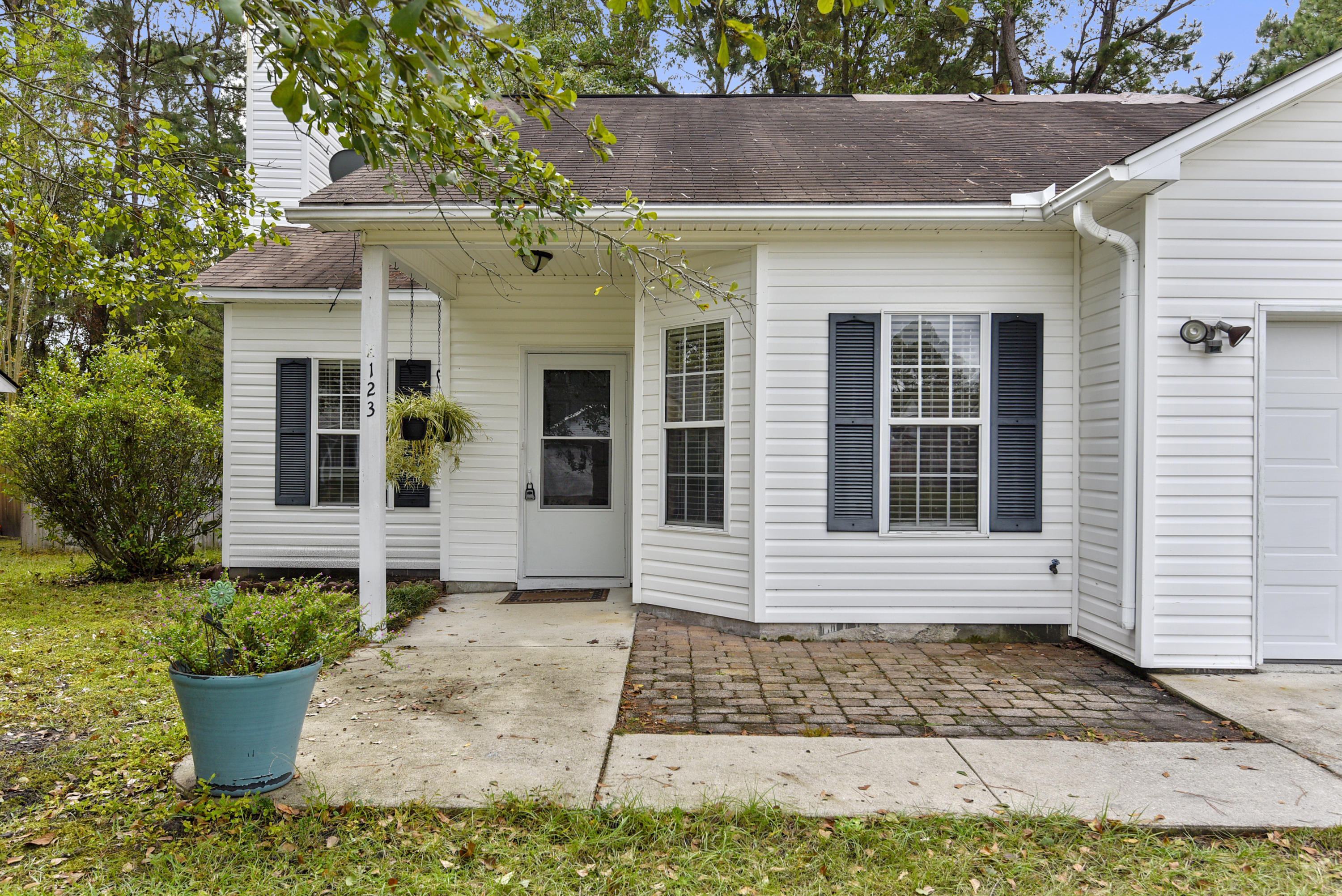 123 Coventry Road Summerville, SC 29486 - Photo 3 of 33 Exterior-Walk-DSC8572