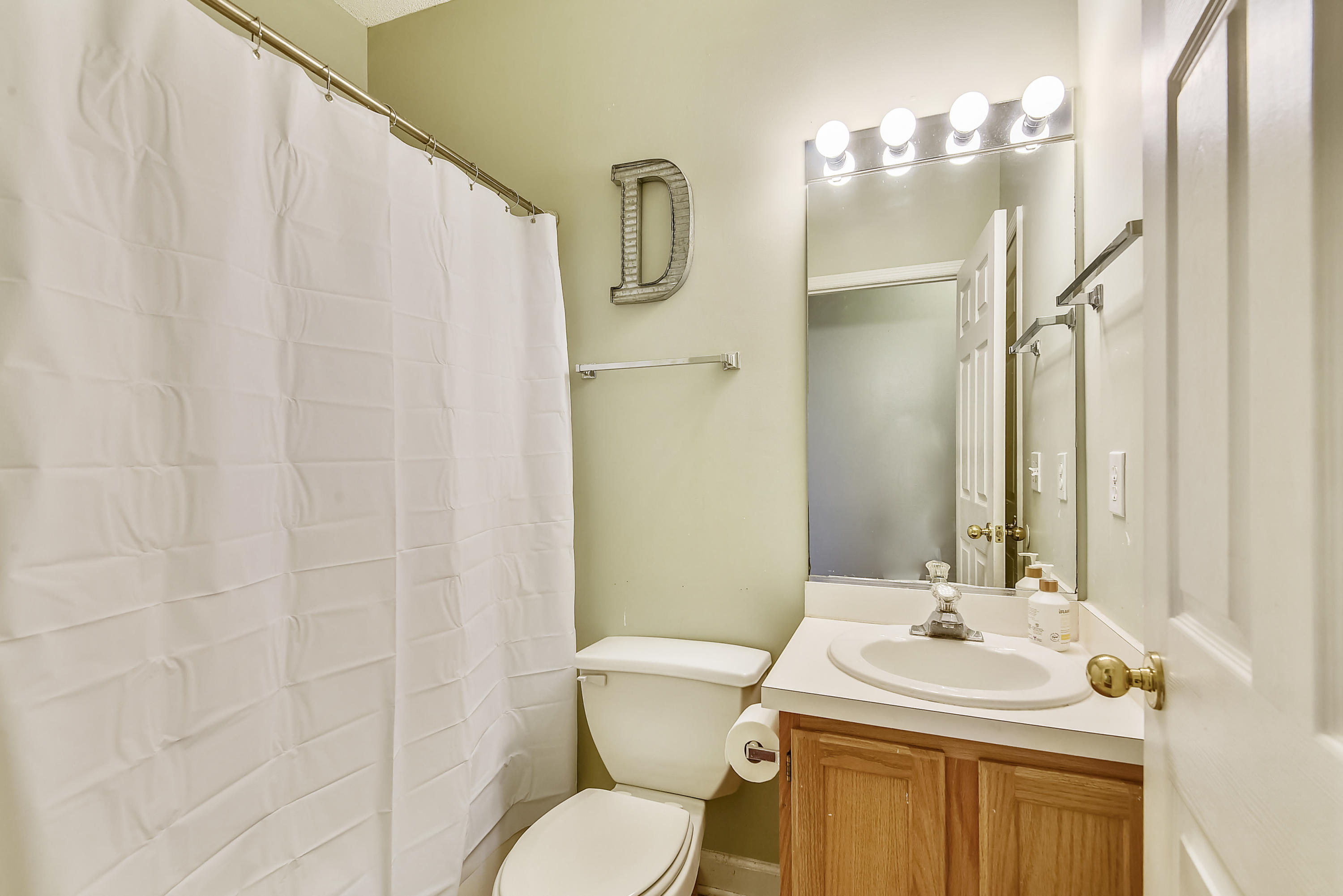123 Coventry Road Summerville, SC 29486 - Photo 26 of 33 Main Level-Bath-DSC8431